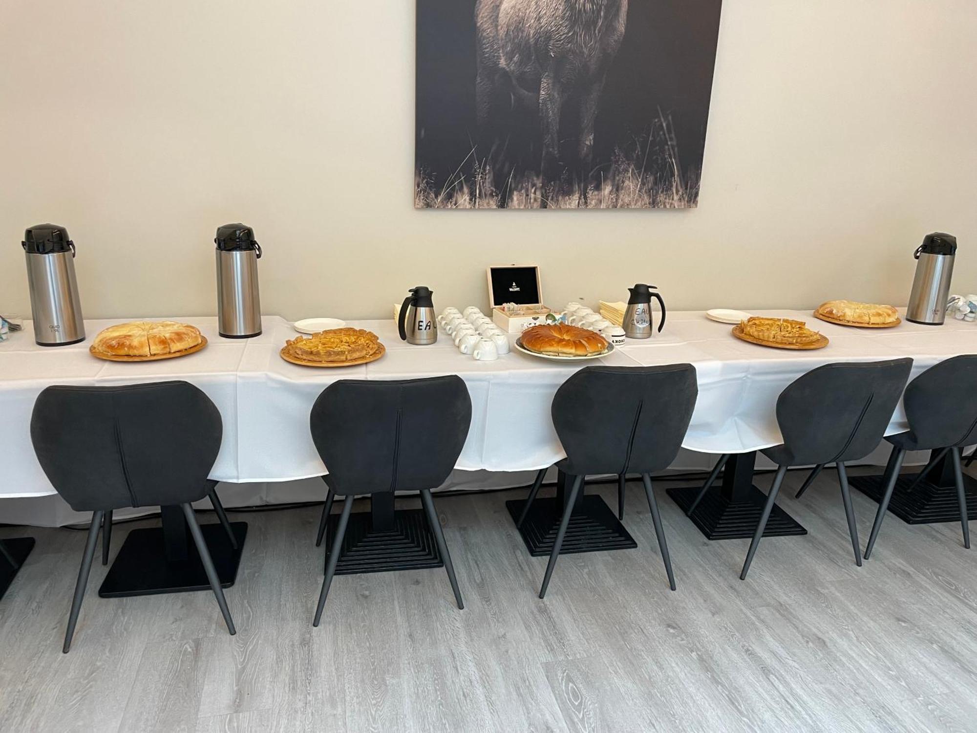 Le Grand Cerf Hotel Carignan Buitenkant foto